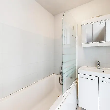 Apartament 1 Bedroom Lovely In *