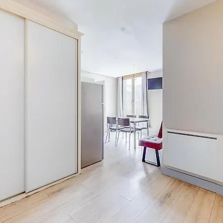 Apartment Cozy In With Kitchen *